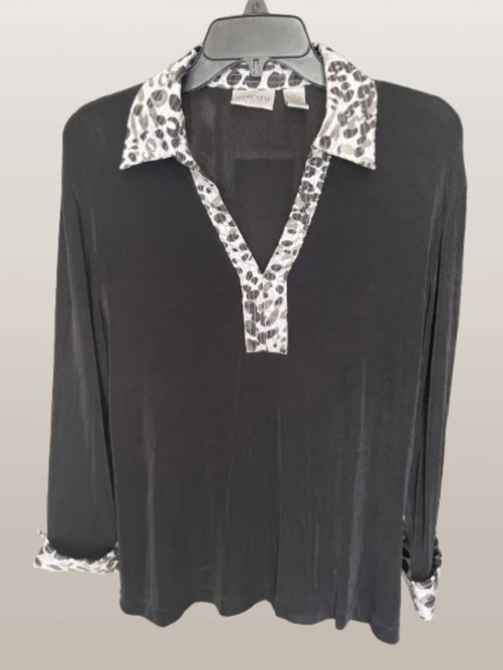 Chico's Travelers Black Top Animal Print Trim V-Neck Sz 2 / L 12-14